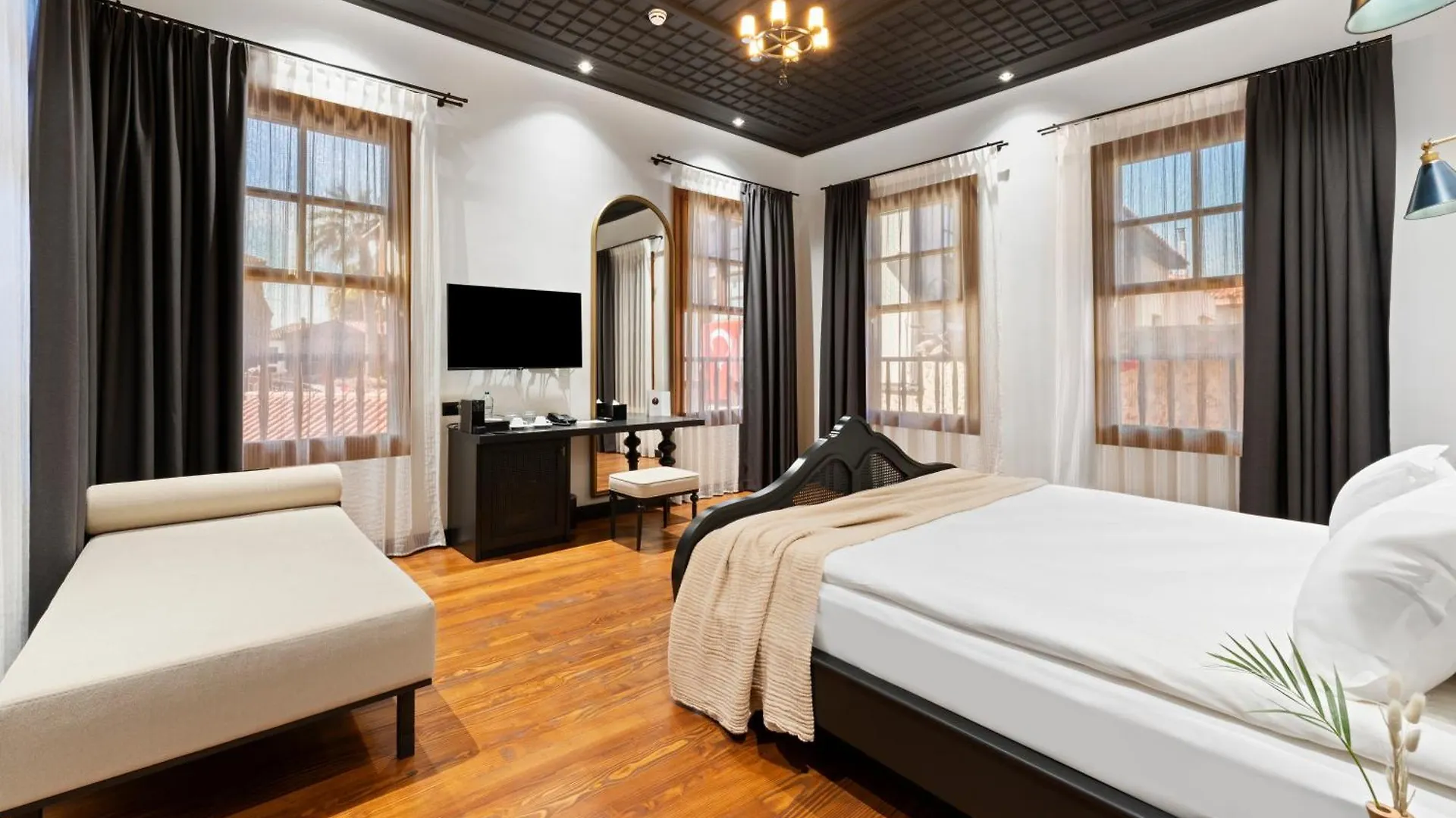 Belmondo Suites Old Town Antalya Turcia