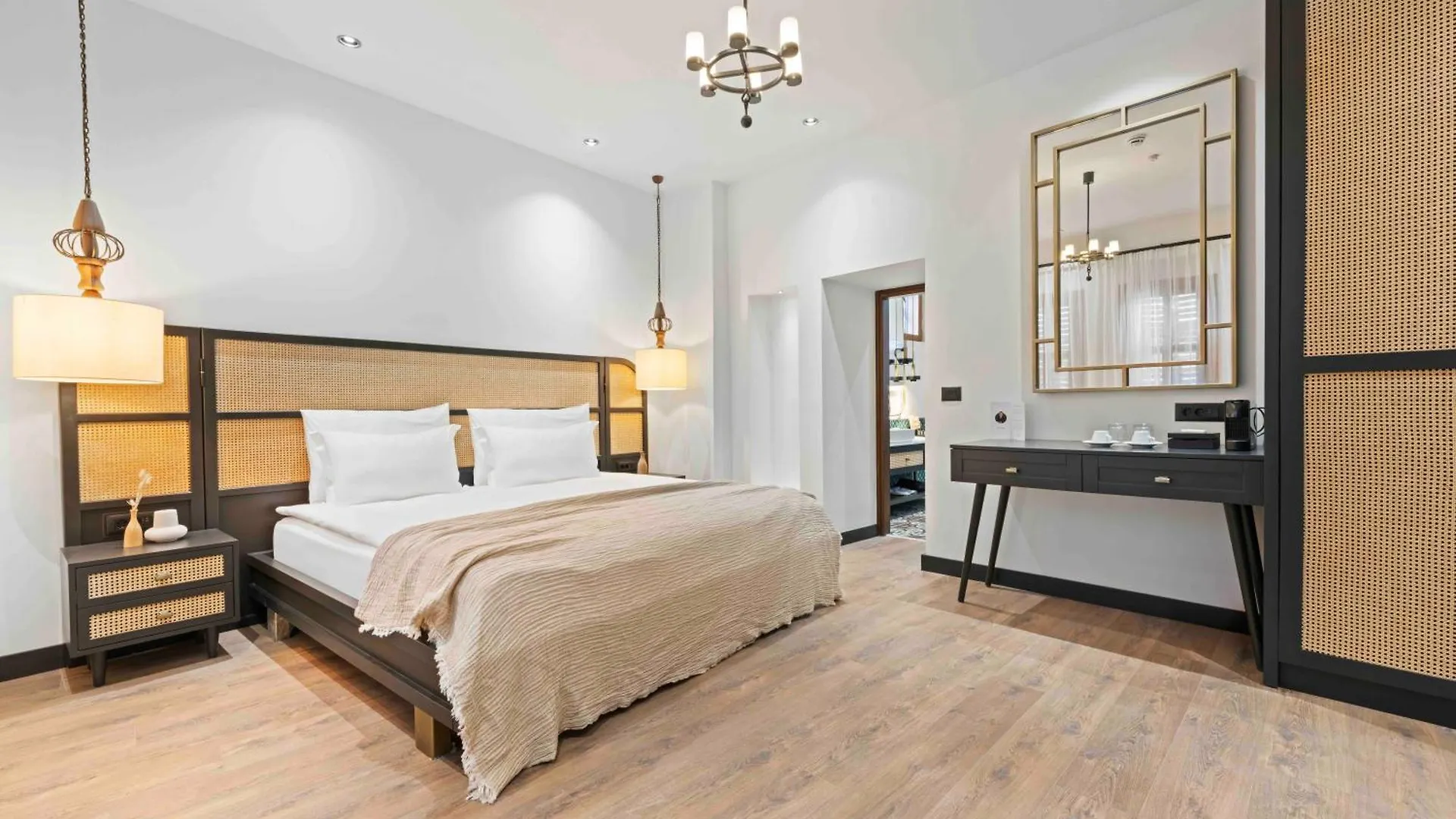 Belmondo Suites Old Town Antalya Turcia